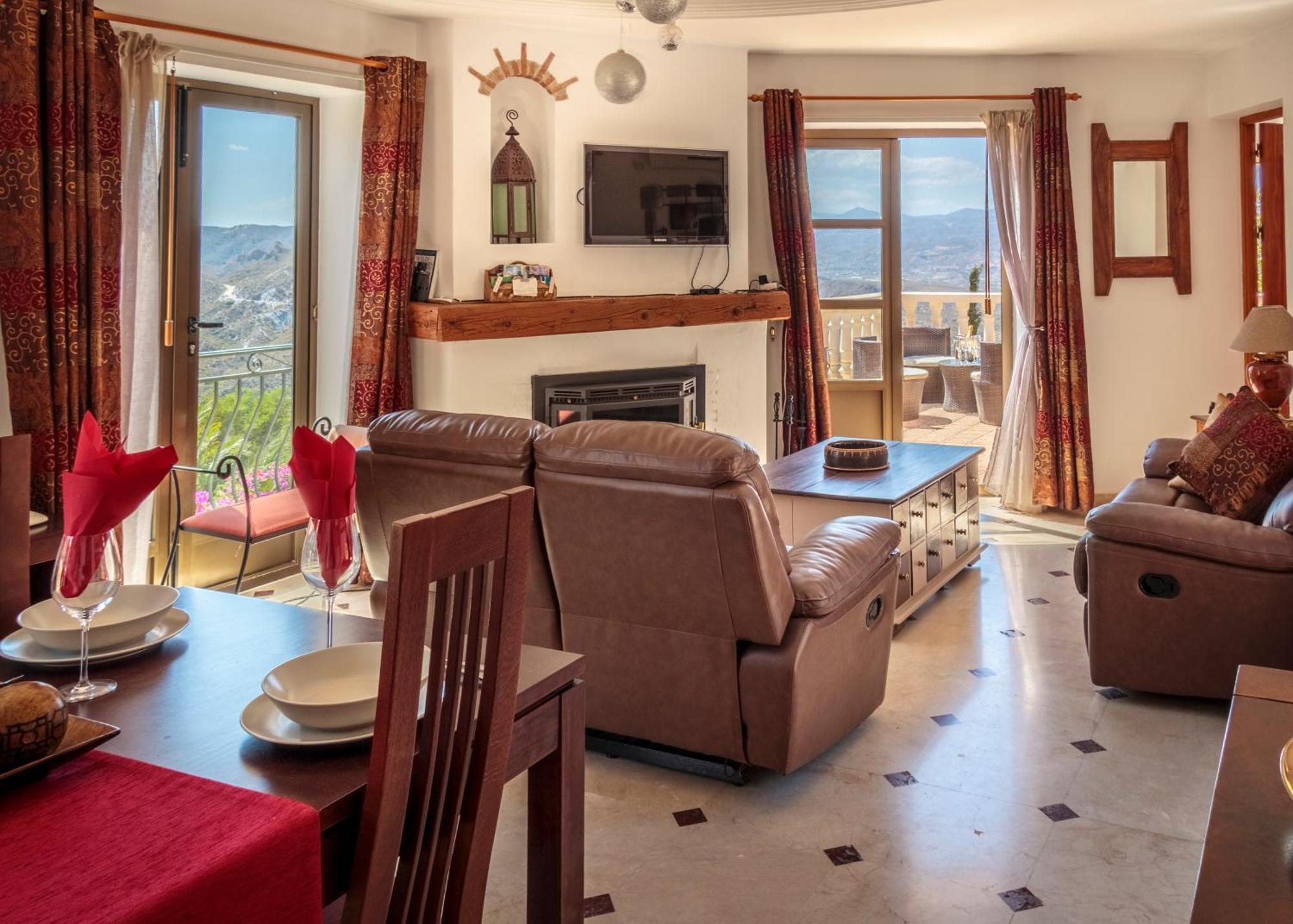 Casa De La Roca - A Beautiful 2 Bed/2 Bath Detached * Almería