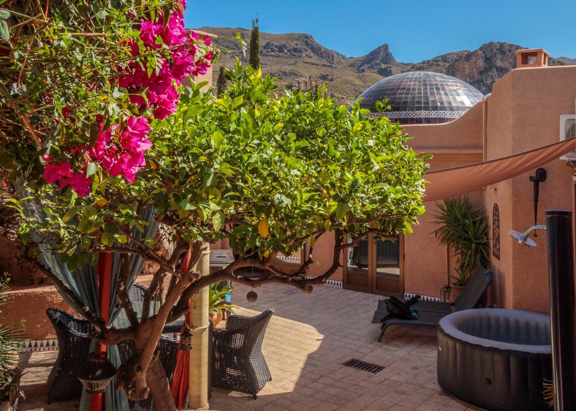 Casa De La Roca - A Beautiful 2 Bed/2 Bath Detached